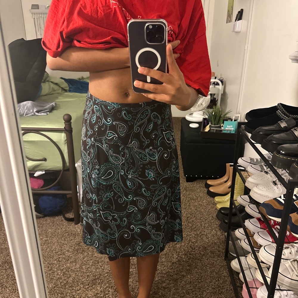 Brown flattering skirt with blue and white pattern